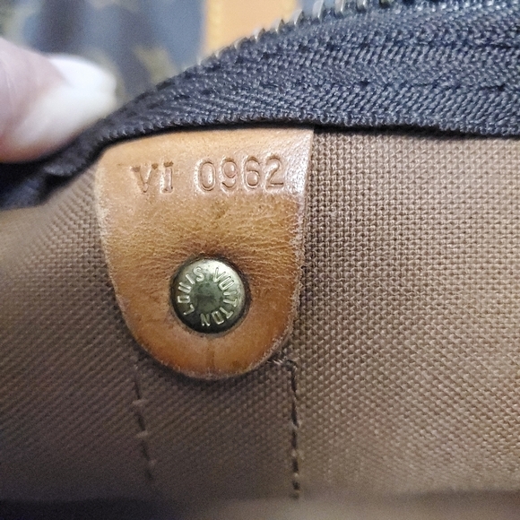 Authentic Louis Vuitton LV Bandouliere GymTravel Bag in Monogram Canvas - Picture 6 of 14